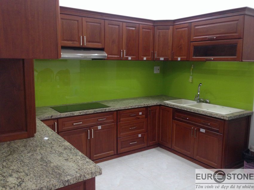 da hoa cuong lam bep granite ouro