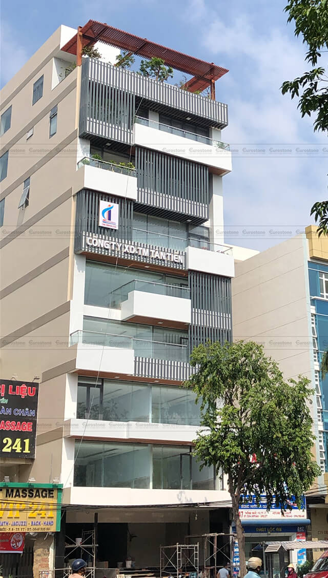 Xay dung thuong mai tan tien